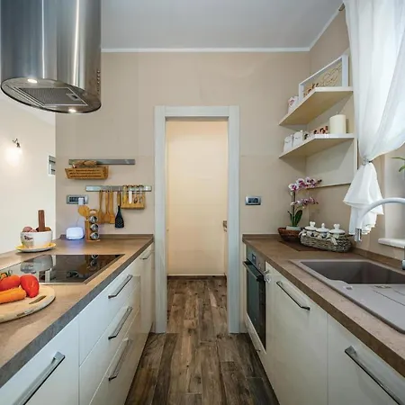Three-bedroom Holiday In Tinjan
