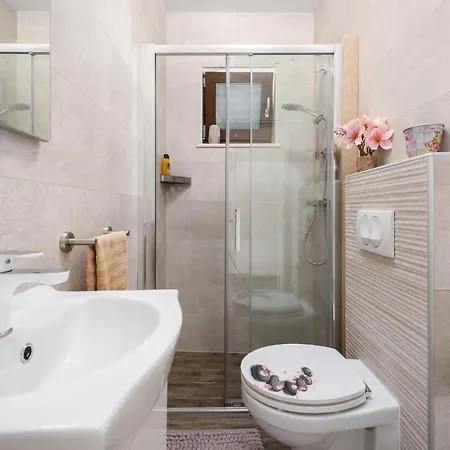 Three-bedroom Holiday In Tinjan