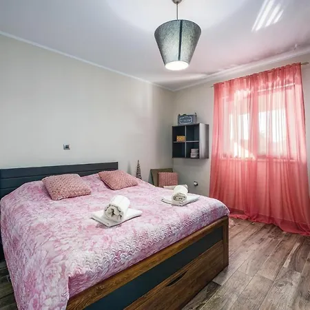 Three-bedroom Holiday In בית נופש Tinjan