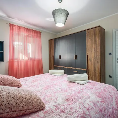 Three-bedroom Holiday In בית נופש Tinjan